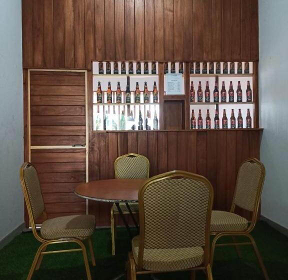 جناح سرير كينج, Meth Suites