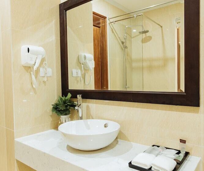 اتاق لوکس با بالکن, Paragon House And Residence