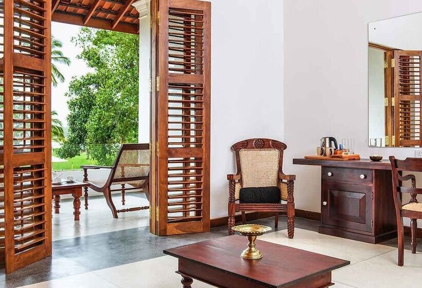 غرفة قياسية, The Notary's House