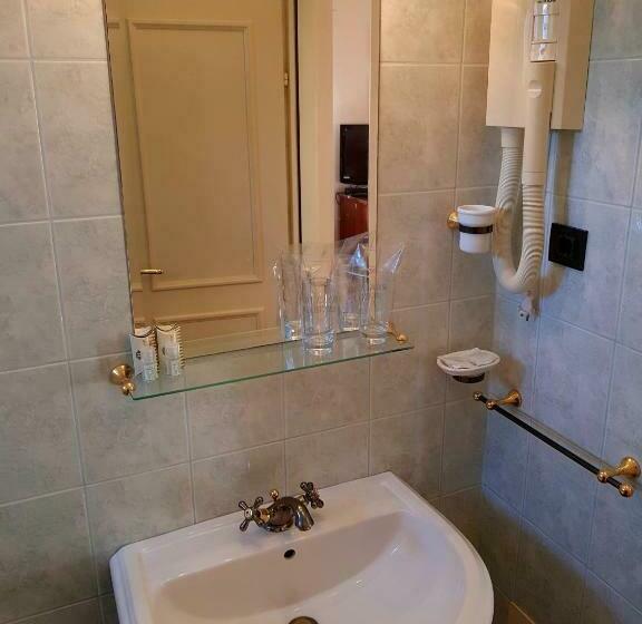 חדר סטנדרט לשלושה, Villa Rava Hotel & Restaurant