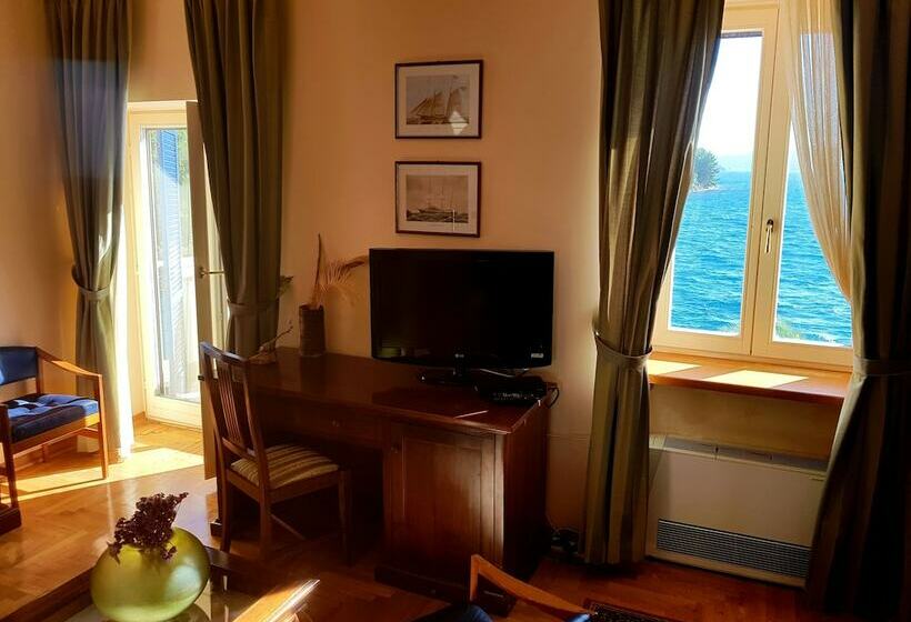 Люкс Deluxe Вид на Море, Villa Rava Hotel & Restaurant