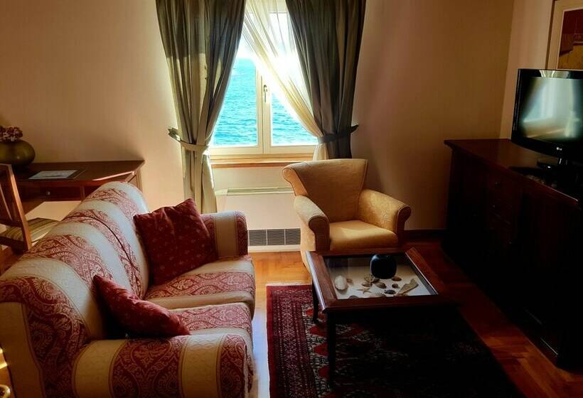 סוויטת דלוקס נוף לים, Villa Rava Hotel & Restaurant