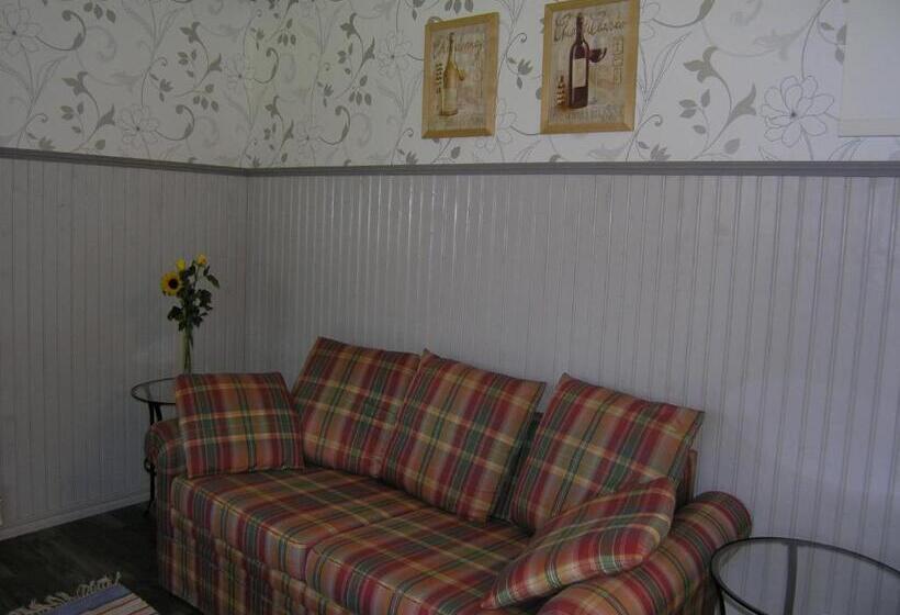 1 Yatak Odalı Ev, B & B Flattinge Fritidshus