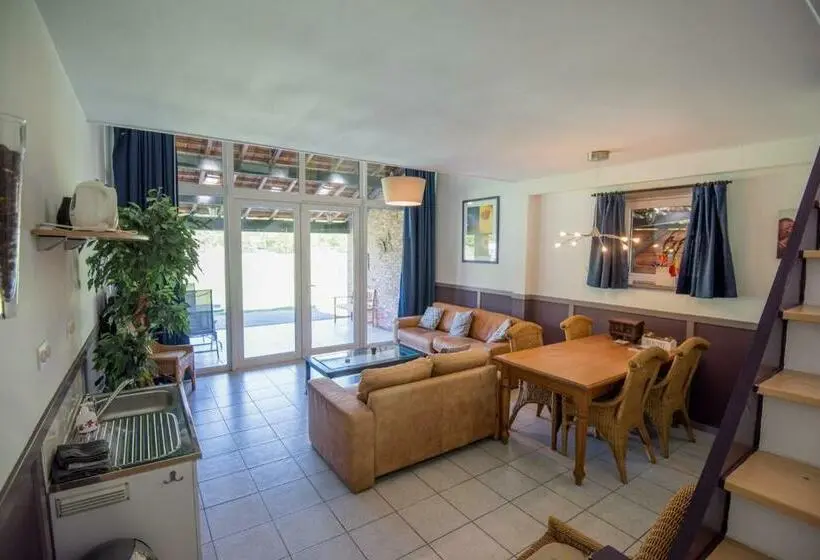 スタンダードスタジオ, B&b De Kroonhoeve