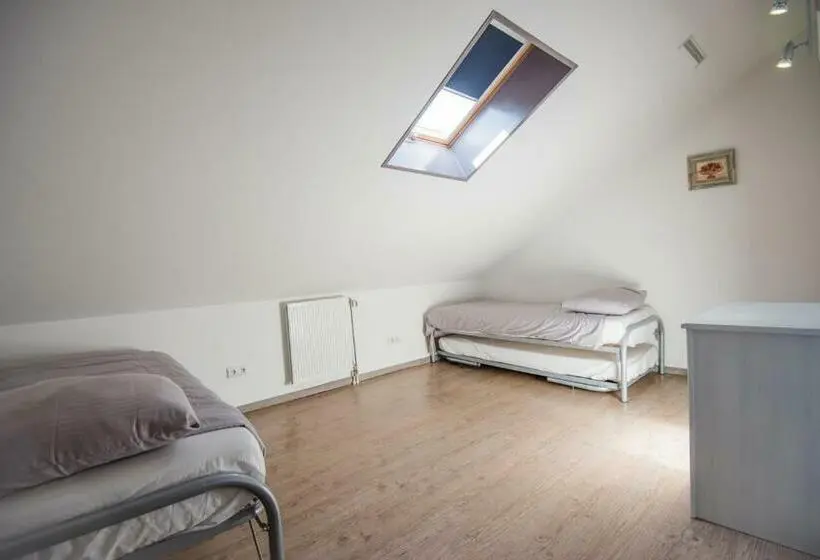 スタンダードスタジオ, B&b De Kroonhoeve