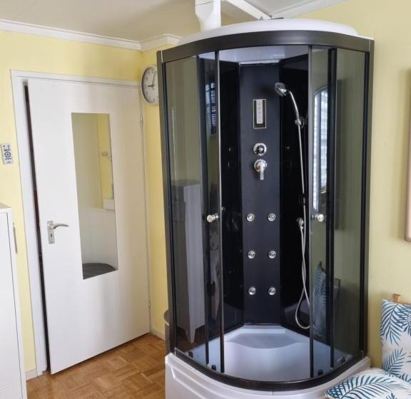 חדר סטנדרט לשלושה עם טרסה, Erbuca Bed And Breakfast