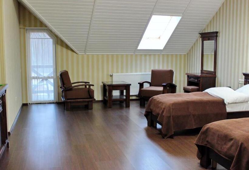 סוויטת ג'וניור עם מרפסת, Georg Park