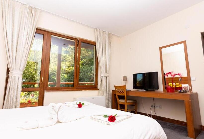 スタンダードトリプルルーム, Saint Nedelya