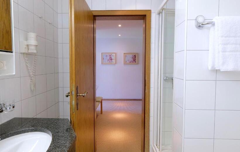 Полулюкс, Landhotel Hubertus