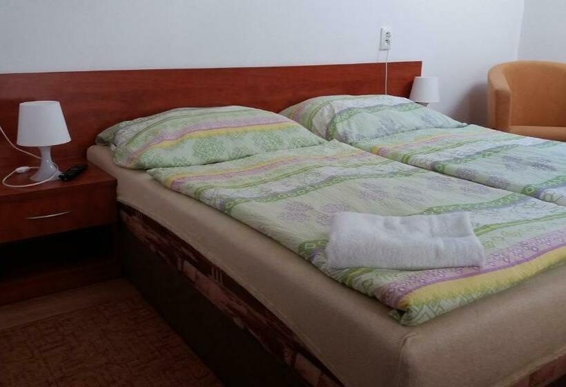 コンフォートルーム, Penzión Lindava