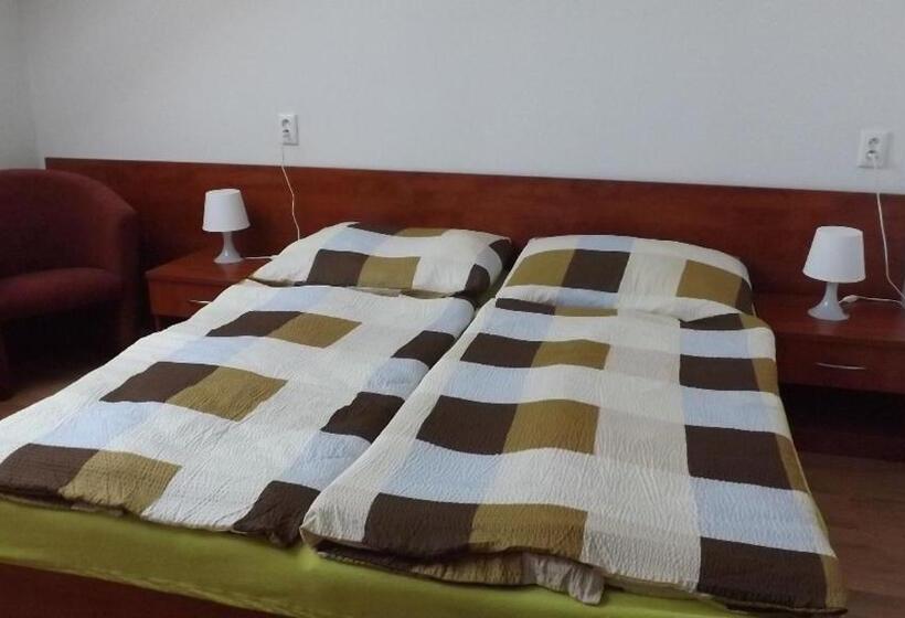 コンフォートルーム, Penzión Lindava