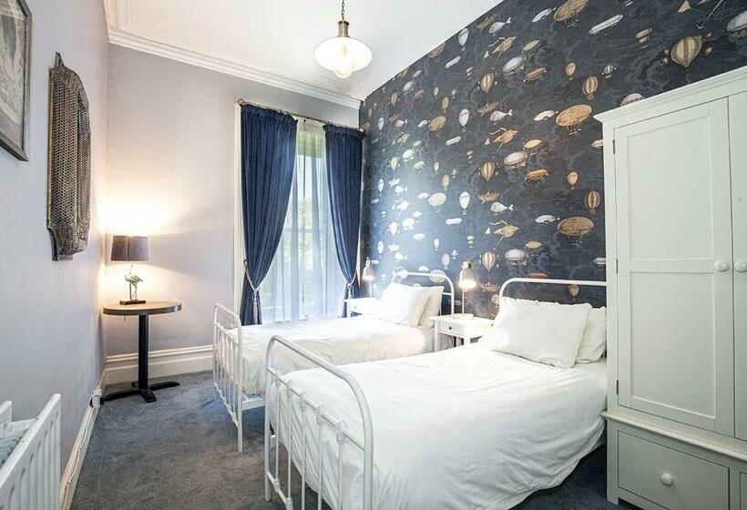 غرفة قياسية, The Valley House