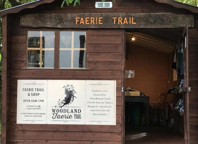 غرفة قياسية رباعية, The Valley House