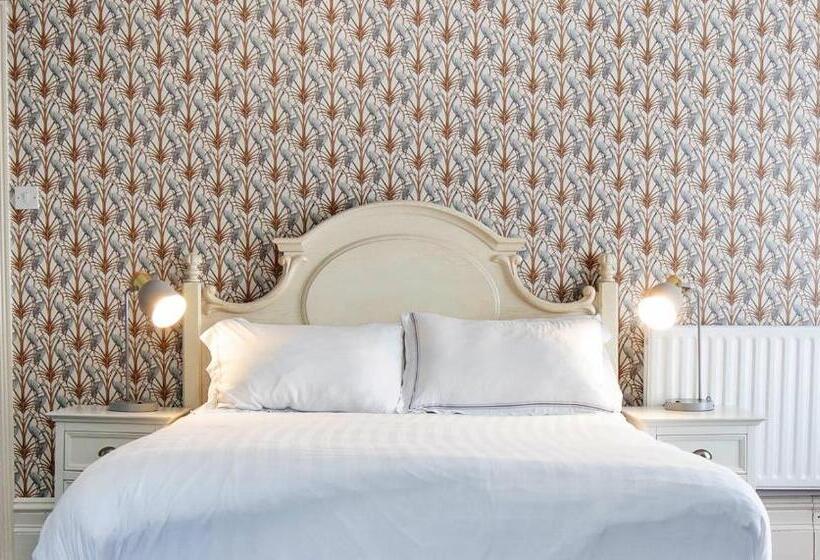 غرفة قياسية رباعية, The Valley House