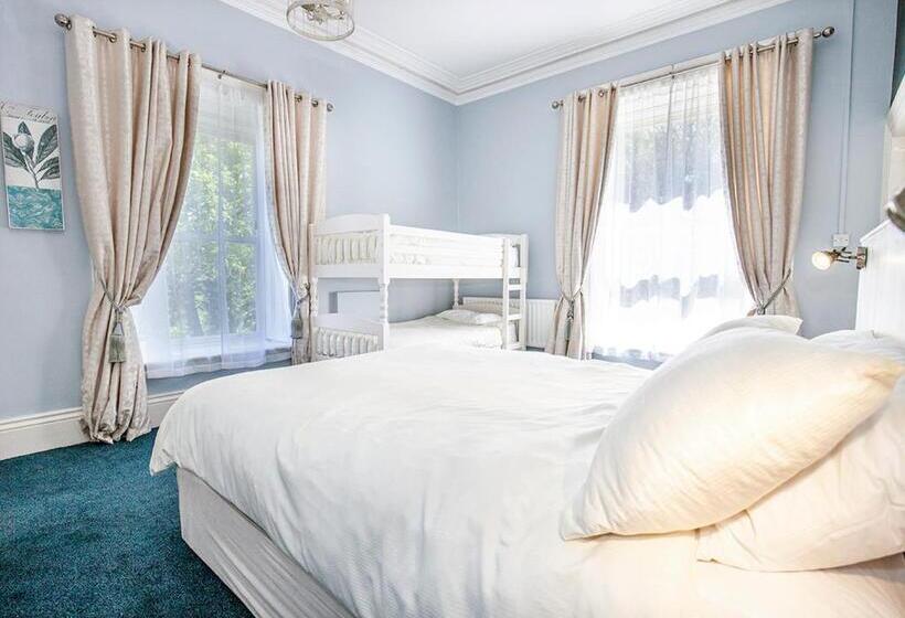 غرفة عائلية, The Valley House