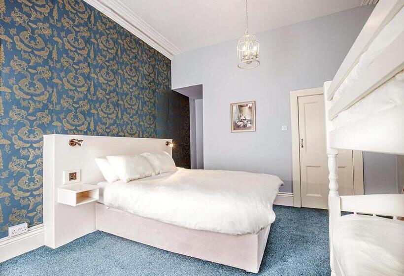 غرفة عائلية, The Valley House