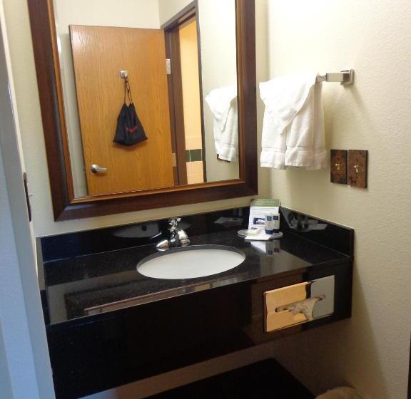 带大床的标准间, Americinn By Wyndham Grand Forks