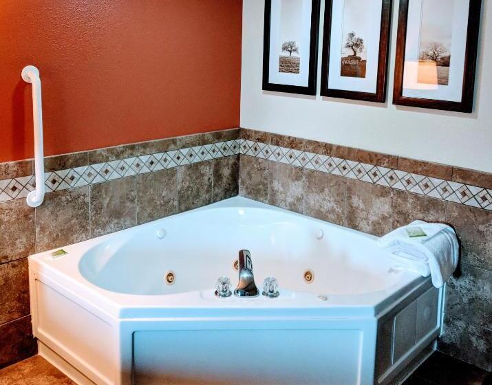 חדר דלוקס עם מיטת קינג, Americinn By Wyndham Grand Forks