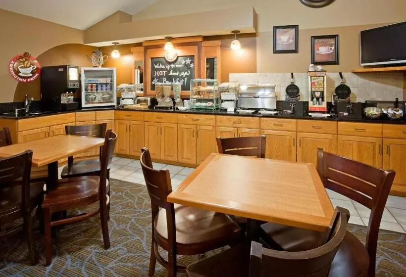 キングサイズベッドのスタンダードルーム, Americinn By Wyndham Princeton Mn