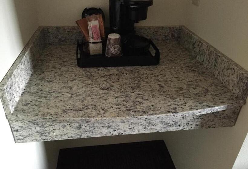 キングサイズベッドのスタンダードルーム, Americinn By Wyndham Princeton Mn