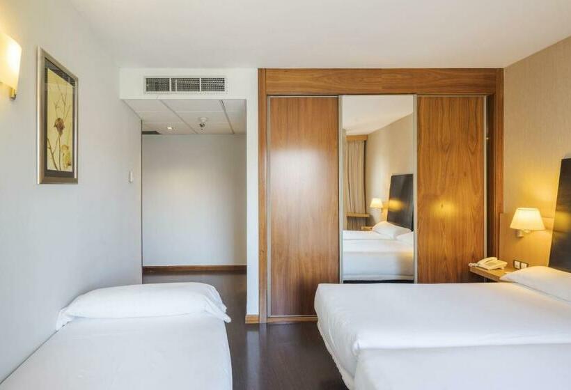 اتاق استاندارد سه نفره, Rice Bulevar