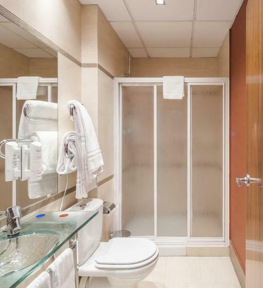 اتاق استاندارد سه نفره, Rice Bulevar