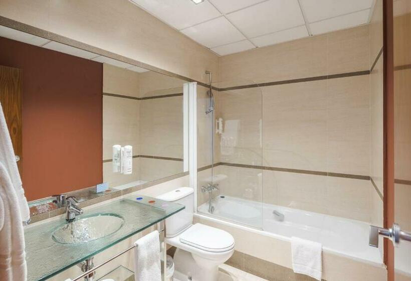 اتاق استاندارد سه نفره, Rice Bulevar