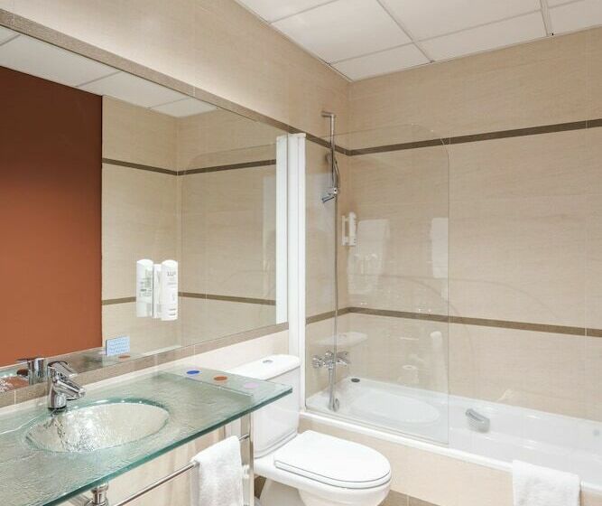 اتاق استاندارد سه نفره, Rice Bulevar