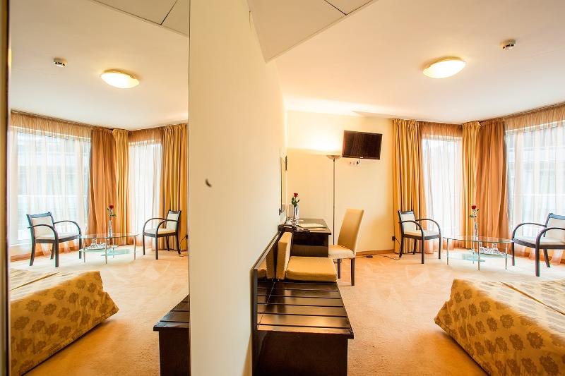 Номер Deluxe, Europe Hotel   Free Underground Parking