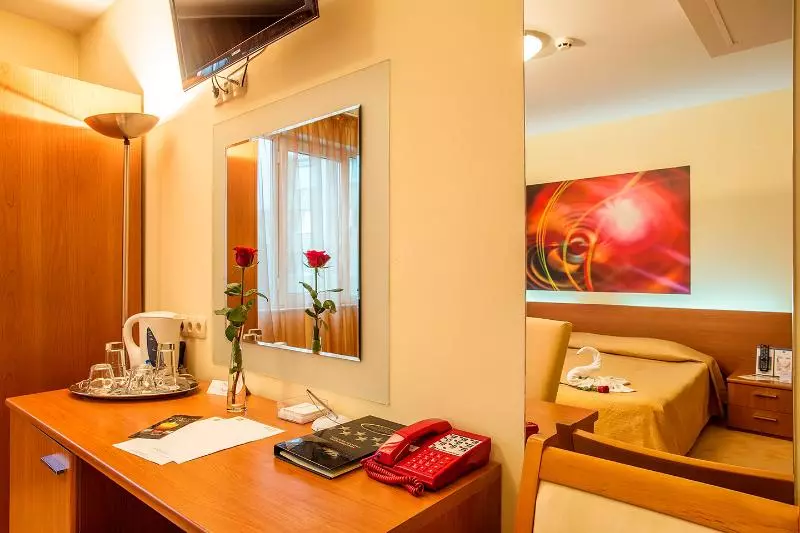 Standard Yhden Hengen Huone, Europe Hotel   Free Underground Parking