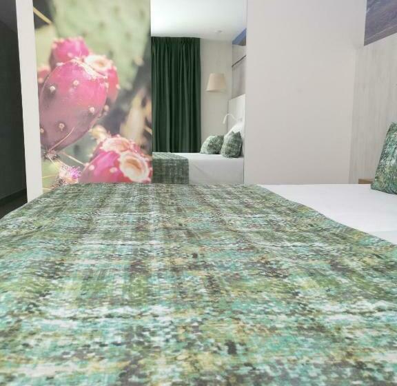 סוויטת ג'וניור צדדית נוף לים, Fergus Cactus Garden