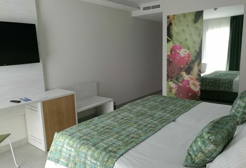 סוויטת ג'וניור, Fergus Cactus Garden