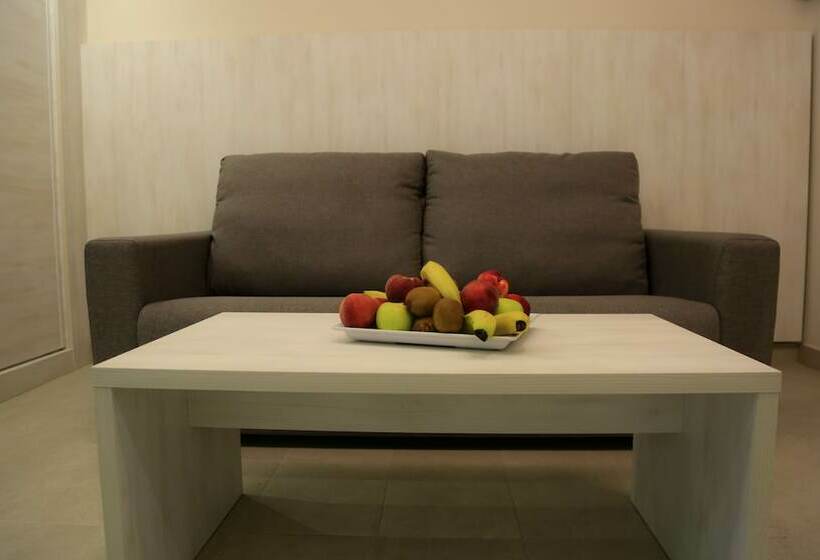 סוויטת ג'וניור, Fergus Cactus Garden