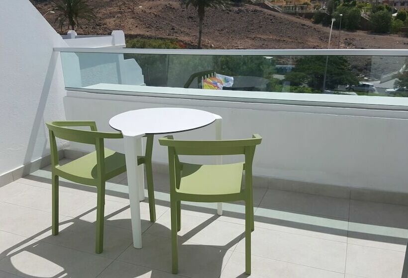 סוויטת ג'וניור, Fergus Cactus Garden