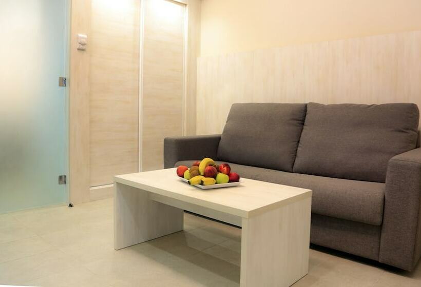 סוויטת ג'וניור, Fergus Cactus Garden