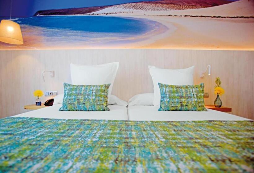 סוויטת ג'וניור צדדית נוף לים, Fergus Cactus Garden