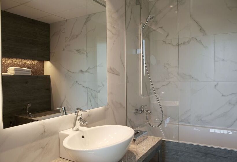 سوییت, Tallink City