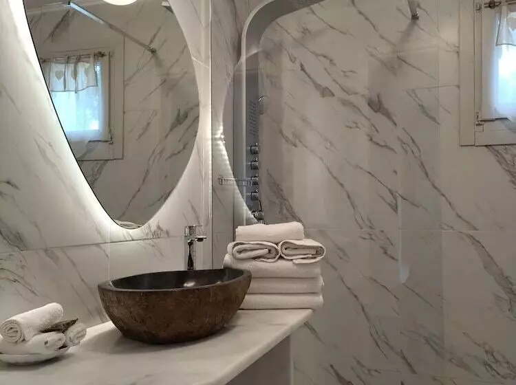 اتاق سه نفره سوپریور با چشم‌انداز دریا, Tharroe Of Mykonos Boutique