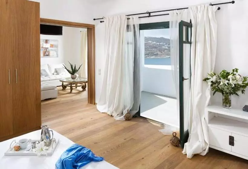 سوییت, Tharroe Of Mykonos Boutique