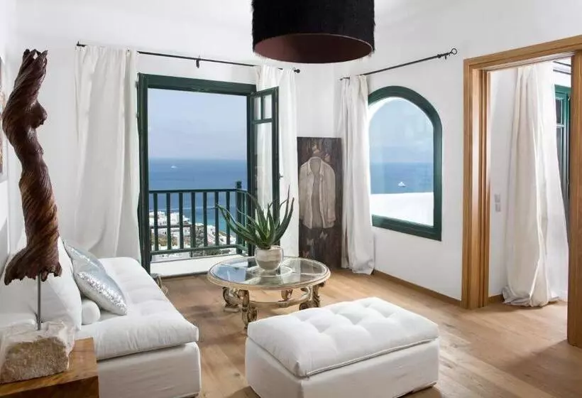 سوییت, Tharroe Of Mykonos Boutique