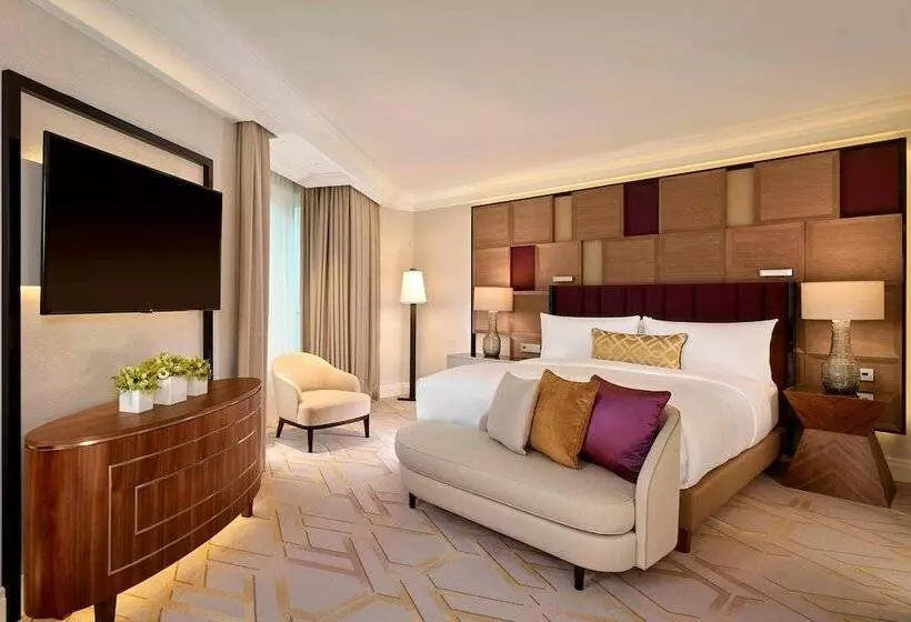Deluxe Suite, The Ritzcarlton, Berlin
