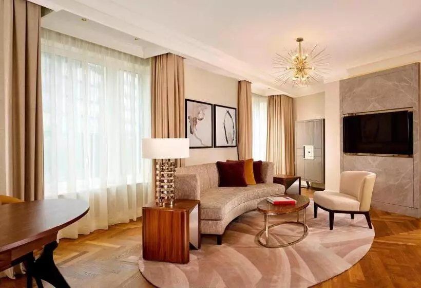 Deluxe Junior Suite, The Ritzcarlton, Berlin