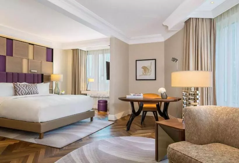 Deluxe Junior Suite, The Ritzcarlton, Berlin