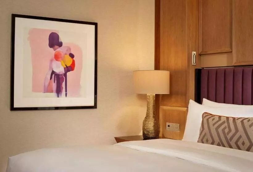 Deluxe Zimmer Kingsize Bett Stadtblick, The Ritzcarlton, Berlin