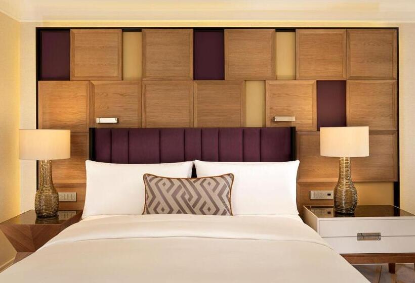 Club Room King Bed, The Ritzcarlton, Berlin