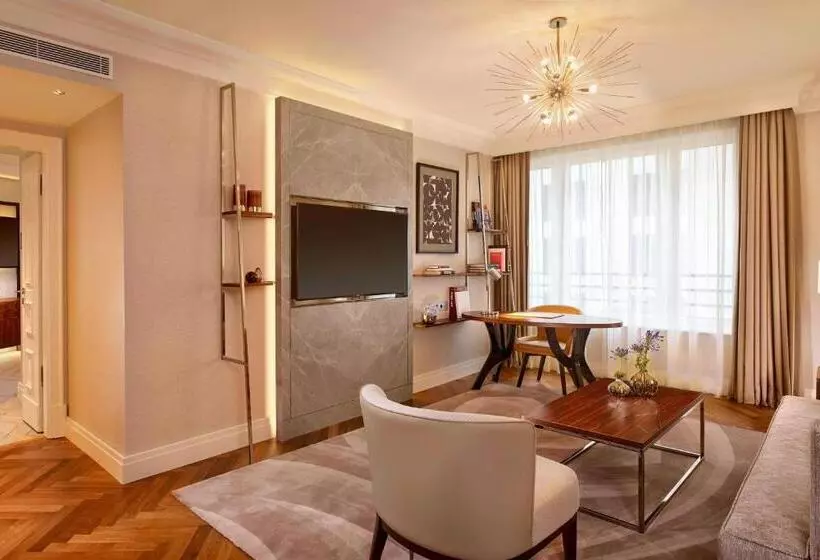 Deluxe Suite, The Ritzcarlton, Berlin