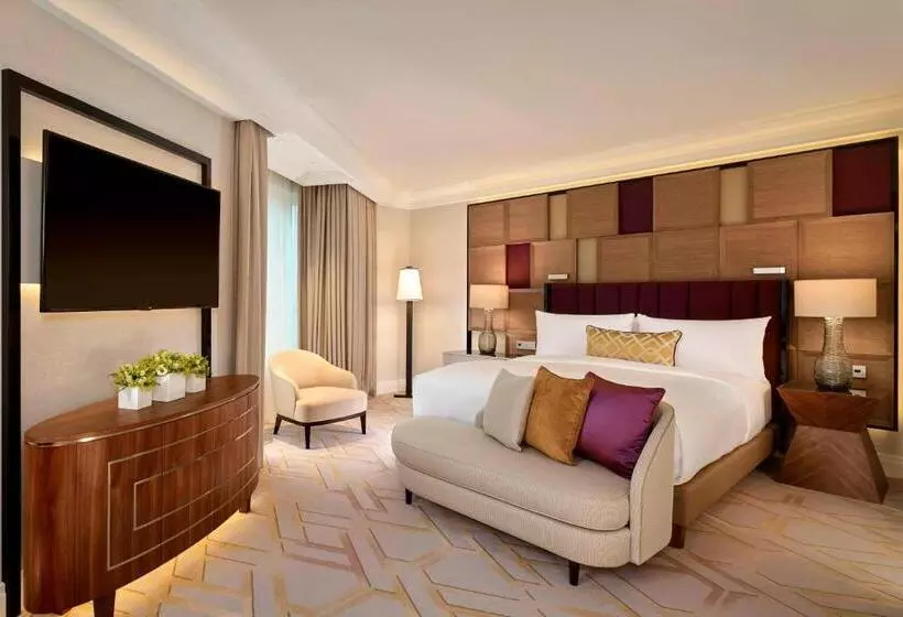 Deluxe Suite, The Ritzcarlton, Berlin