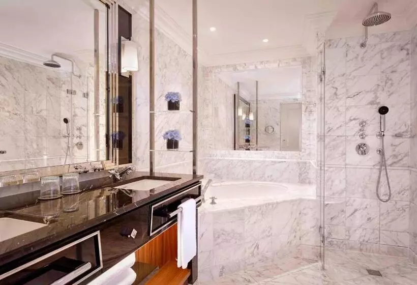 Deluxe Suite, The Ritzcarlton, Berlin