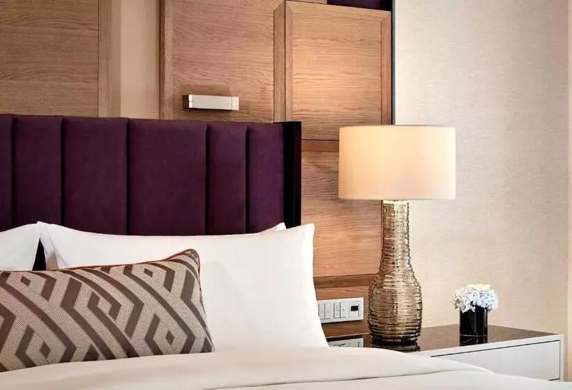 Deluxe Zimmer Kingsize Bett, The Ritzcarlton, Berlin