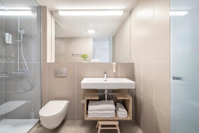 带阳台的高级房间, Valamar Tirena